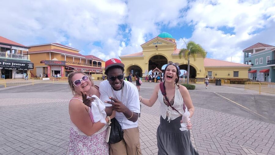 St Kitts: Local Experience and Hidden Gems Tour - Independence Square and Basseterre churches