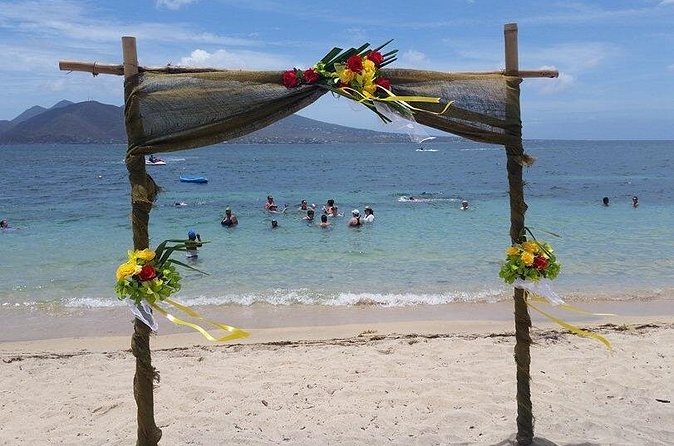 St Kitts Sightseeing Tour to Brimstone Hill Fortress with Beach Visit - Bloody Point, Bloody River, and Carib history